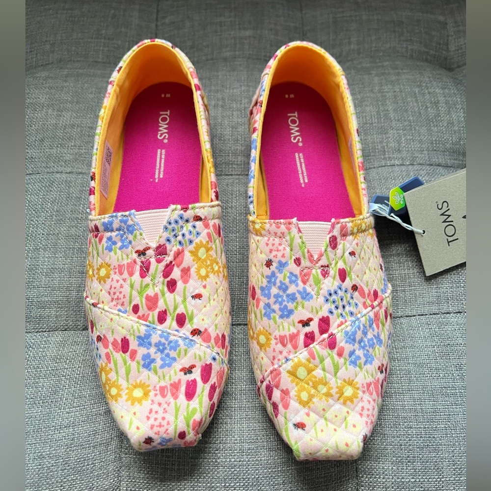 TOMS Women's Alpargata Quilted Loafer Parfait
NWT Pink Flower Fields Size 8